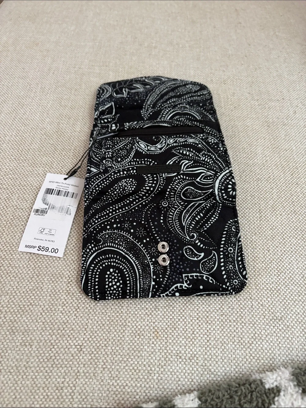 Vera Bradley Black and White Paisley Card Wallet - Picture 4 of 5